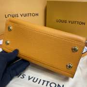 Louis Vuitton M57728 On My Side Bag In Yellow 25x20x12cm - 4