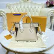 Louis Vuitton M57728 On My Side Bag In White 25x20x12cm - 6