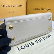 Louis Vuitton M57728 On My Side Bag In White 25x20x12cm - 4