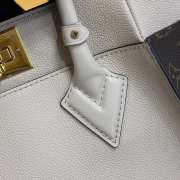 Louis Vuitton M57728 On My Side Bag In White 25x20x12cm - 3