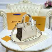 Louis Vuitton M57728 On My Side Bag In White 25x20x12cm - 2