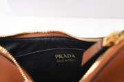 Prada Arqué leather shoulder bag in brown 22x18x6cm - 4