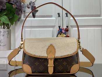 Louis Vuitton M46317 Diane bag 24x15x9cm