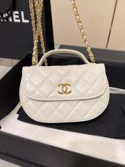 Chanel White Leather Embellished Flap Saddle Bag 19x11.5x3.5cm - 1