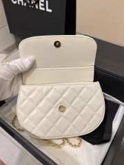 Chanel White Leather Embellished Flap Saddle Bag 19x11.5x3.5cm - 3