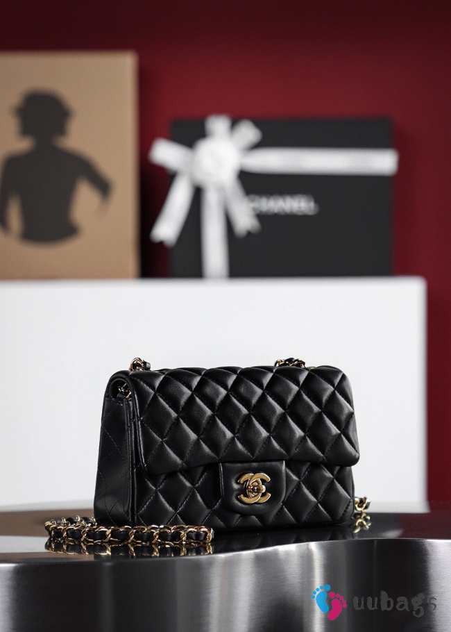 Chanel flap bag with gold buckle in black 12x20x6cm - 1