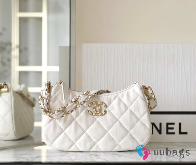 Chanel 23k Hobo Bag Calfskin White 23x13x5cm - 1