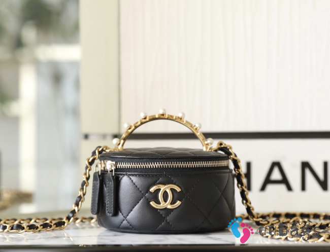 Chanel Chain Cosmetic Pearl Handle Round Bag 11x9x6cm - 1