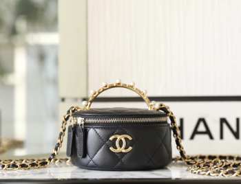 Chanel Chain Cosmetic Pearl Handle Round Bag 11x9x6cm