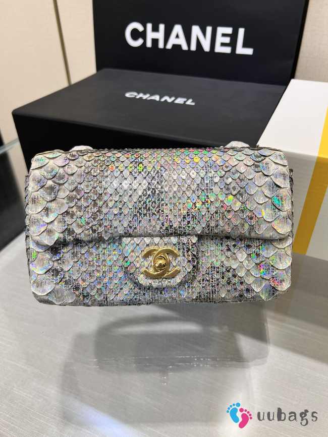 Chanel classic flap bag python skin with gold buckle 02 20cm - 1