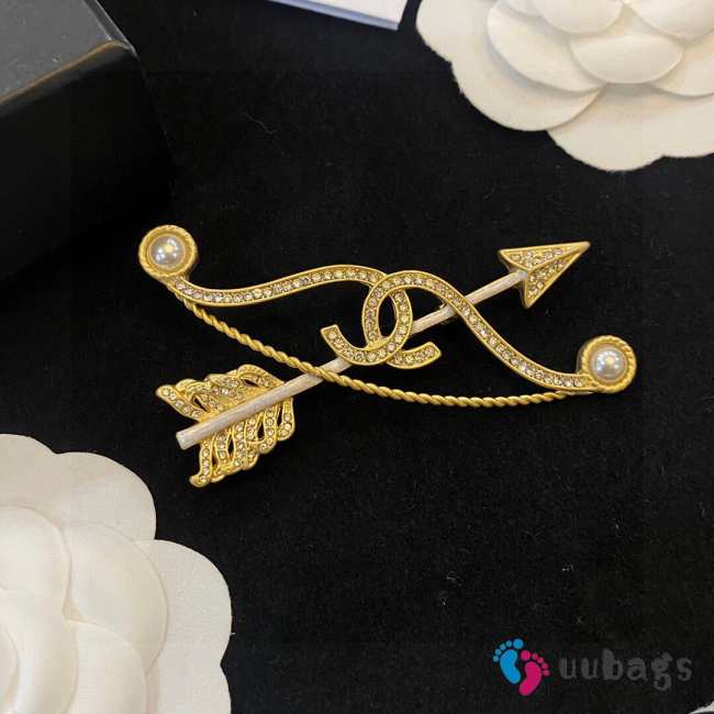 Chanel Faux Pearl & Strass CC Arrow Brooches - 1