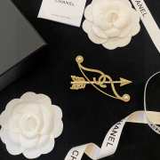 Chanel Faux Pearl & Strass CC Arrow Brooches - 4