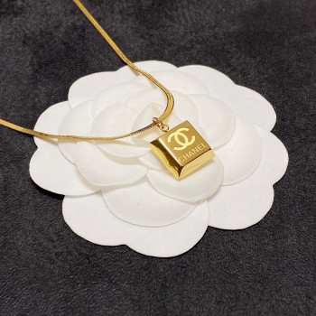 Chanel logo double C gold necklace 