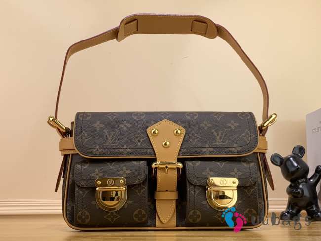 Louis Vuitton Hudson PM Shoulder Bag in Monogram Canvas 30x19x10cm - 1