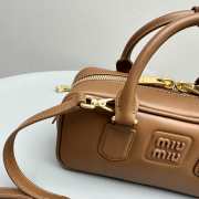 Miu Miu Arcadie leather bag in brown 22x10.5x7.5cm - 6