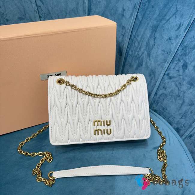 Miu Miu Leather Chain-Linked Shoulder Bag In White 19x13x5cm - 1