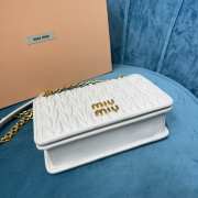 Miu Miu Leather Chain-Linked Shoulder Bag In White 19x13x5cm - 2