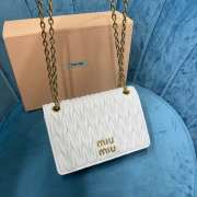 Miu Miu Leather Chain-Linked Shoulder Bag In White 19x13x5cm - 5