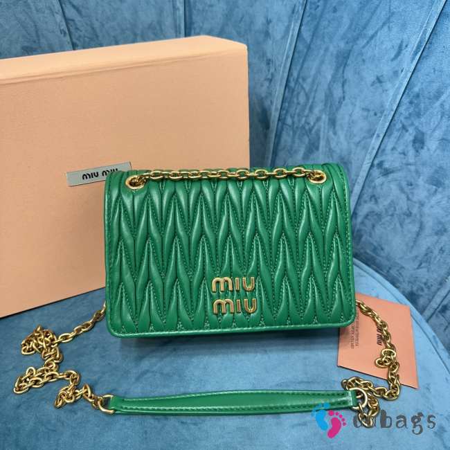 Miu Miu Leather Chain-Linked Shoulder Bag In Green 19x13x5cm - 1