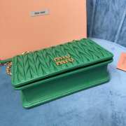 Miu Miu Leather Chain-Linked Shoulder Bag In Green 19x13x5cm - 5