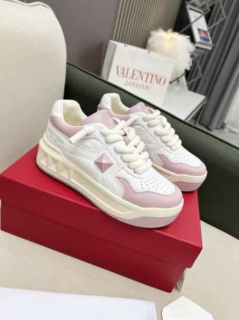 Valentino One Stud Sneaker 04