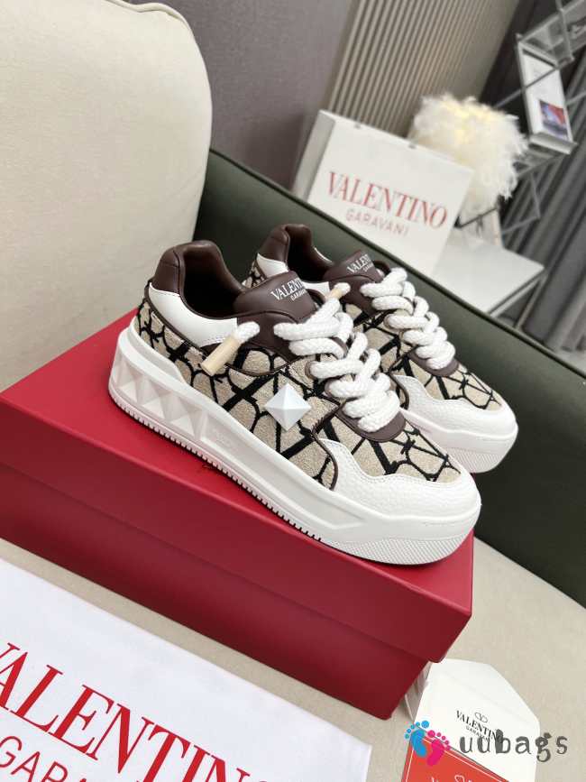 Valentino One Stud Sneaker 07 - 1