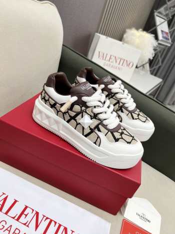 Valentino One Stud Sneaker 07