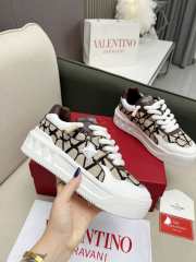 Valentino One Stud Sneaker 07 - 3