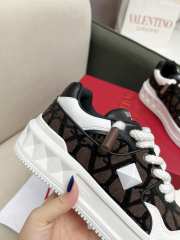 Valentino One Stud Sneaker 09 - 6