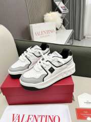 Valentino One Stud Sneaker 18 - 1