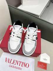 Valentino One Stud Sneaker 18 - 6