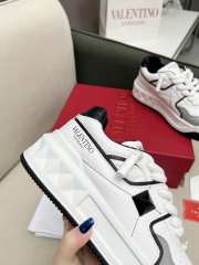 Valentino One Stud Sneaker 18 - 5