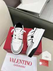 Valentino One Stud Sneaker 18 - 2