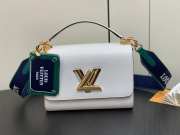 Louis Vuitton M23514 Twist MM Bag In White 23x17x9.5cm - 1