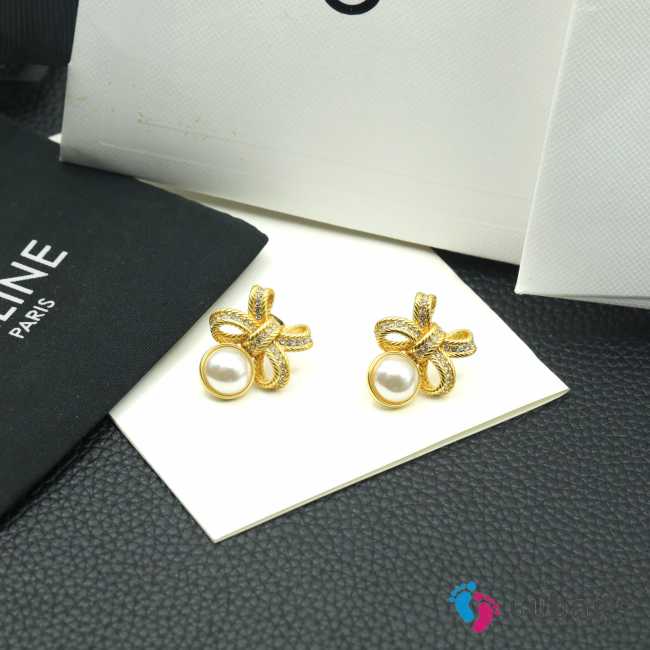 Celine's bow pearl earrings - 1