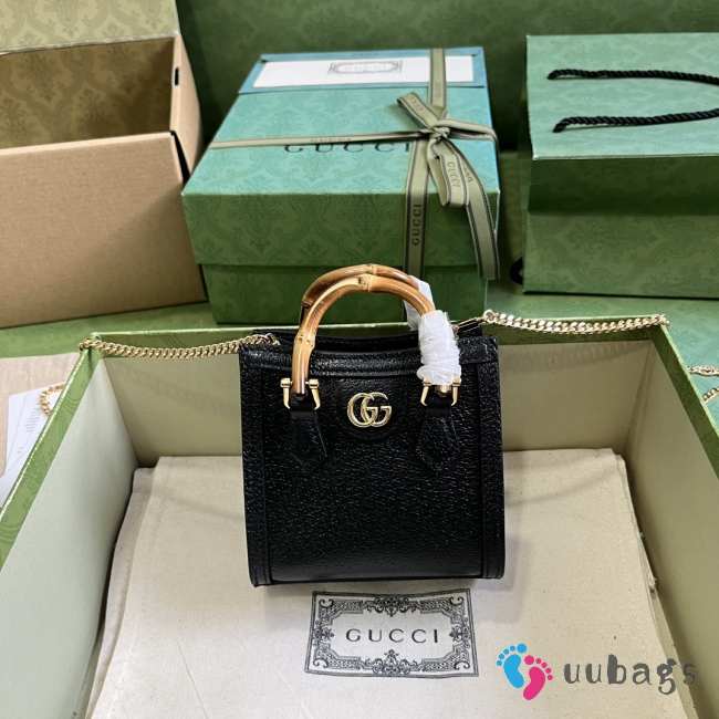 Gucci Diana super mini bag in black - 1