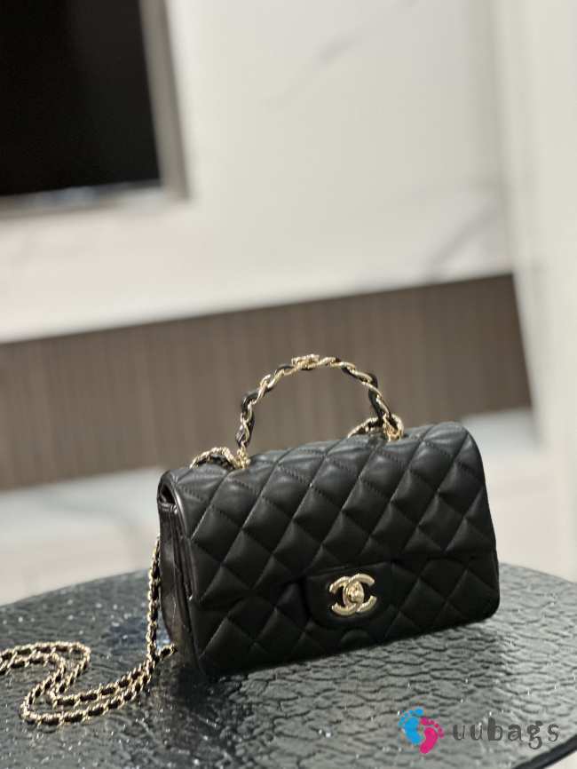 Chanel 23K top handle in black with gold buckle 20x12x6cm - 1