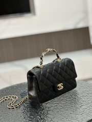 Chanel 23K top handle in black with gold buckle 20x12x6cm - 2