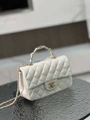 Chanel 23K top handle in white with light gold buckle 20x12x6cm - 5