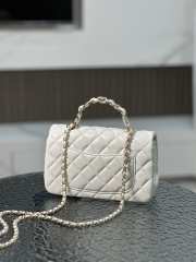 Chanel 23K top handle in white with light gold buckle 20x12x6cm - 3