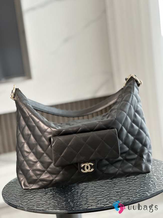 Chanel 23B hobo bag in black with silver buckle 37x29.5x13cm - 1