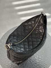 Chanel 23B hobo bag in black with silver buckle 37x29.5x13cm - 2