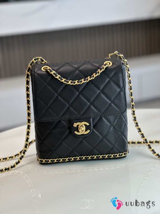 Chanel mini backpack in black with gold buckle 22x21x9cm - 1