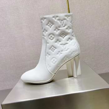 Louis Vuitton white boots with monogram embossed leather 7.5cm