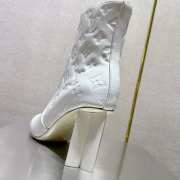 Louis Vuitton white boots with monogram embossed leather 7.5cm - 4