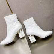 Louis Vuitton white boots with monogram embossed leather 7.5cm - 5