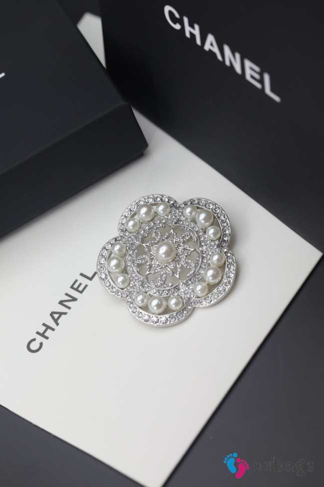 Chanel camellia brooch - 1