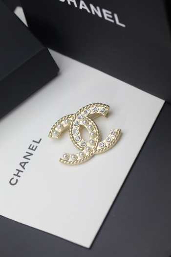 Chanel Brooch 004