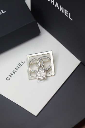 Chanel Brooch 005