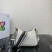 Prada leather shoulder bag in white 24x18x6cm - 5